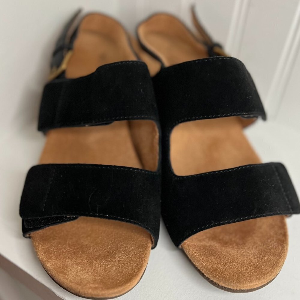 Vionic Black and Tan Sandals